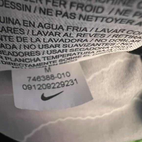 Nike Dri Fit Crew Running Short Black and Green Size Medium - Picture 12 of 12